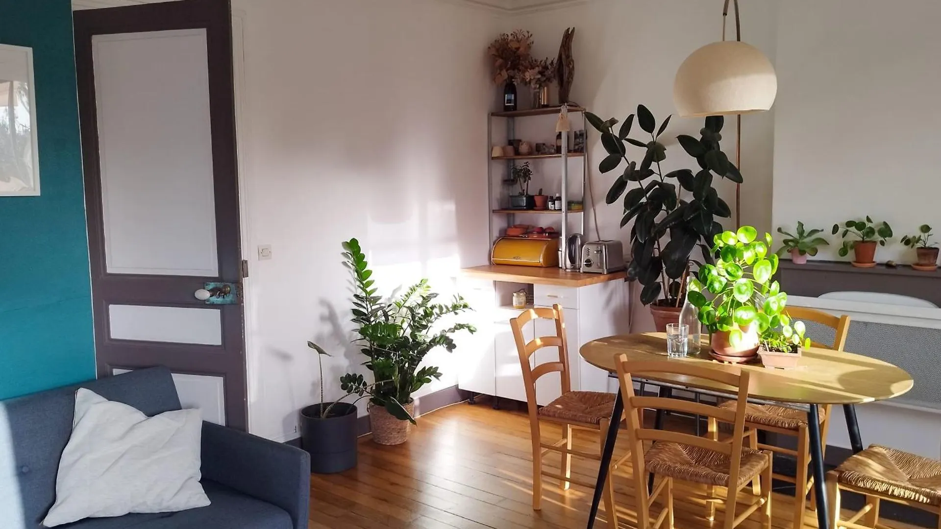 Apartament Spacious Nest Facing Square Maurice Gardette Paryż