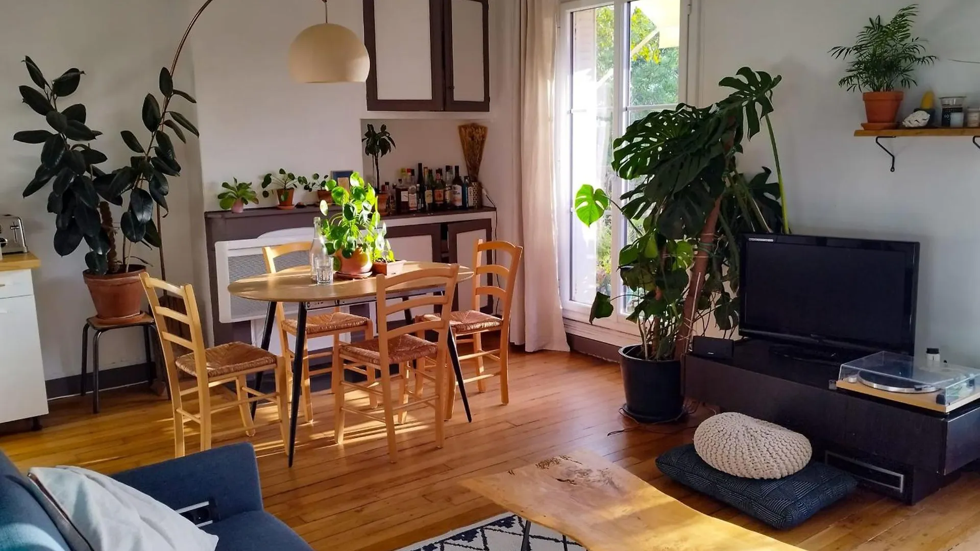 Apartament Spacious Nest Facing Square Maurice Gardette Paryż